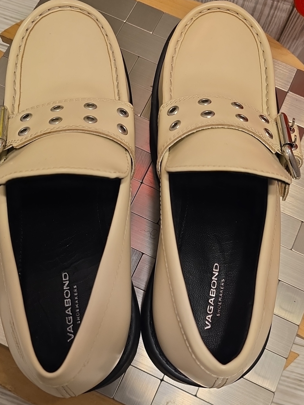 VAGABOND Chunky Cream Loafers with Black Lug Sole - Picture 14 of 15